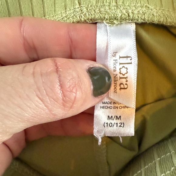 Flora Women's Soft Drawstring Waist Solid Green Lounge Sleep Shorts Size Medium - Picture 2 of 3